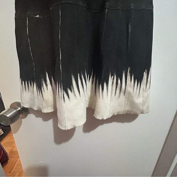 Herve Leger Black and White Mini Dress - Picture 6 of 7